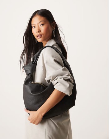 knotted strap shoulder bag in black