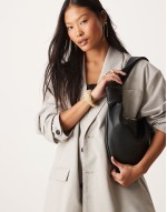 knotted strap shoulder bag in black